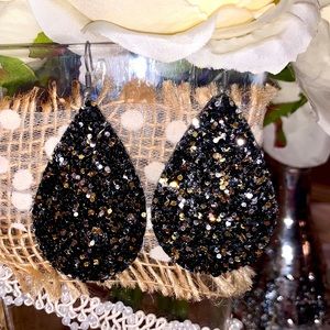 Beautiful, yet lightweight earrings so you sparkle